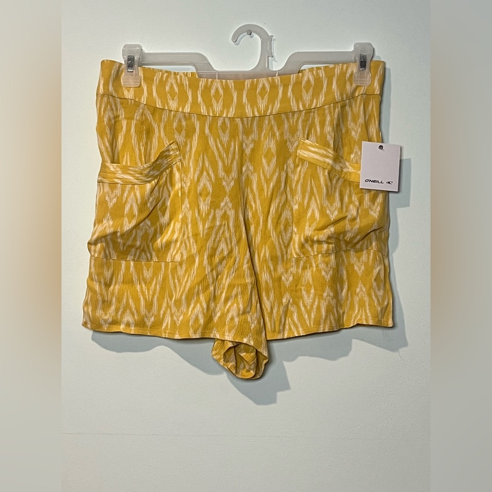 O’Neill Women’s Yellow Crinkle Pull-On Allover Viscose Shorts, Size XL